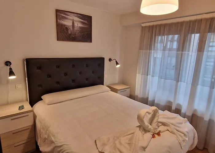 Apartamento Argueelles - 3 Hab Y 1 Bano - 5 Pax - Vut-5675-As