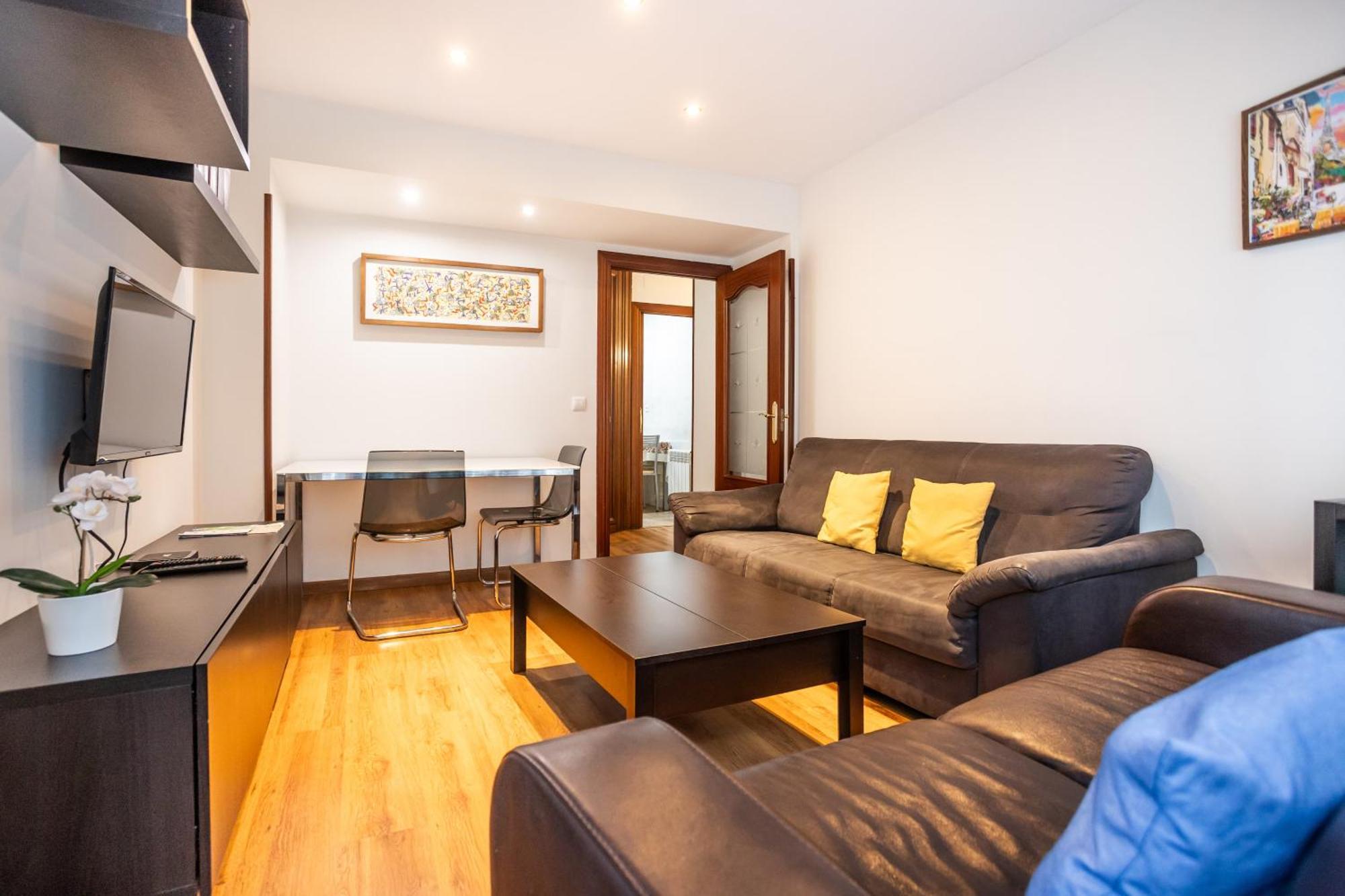 Argueelles - 3 Hab Y 1 Bano - 5 Pax - Vut-5675-as Apartament