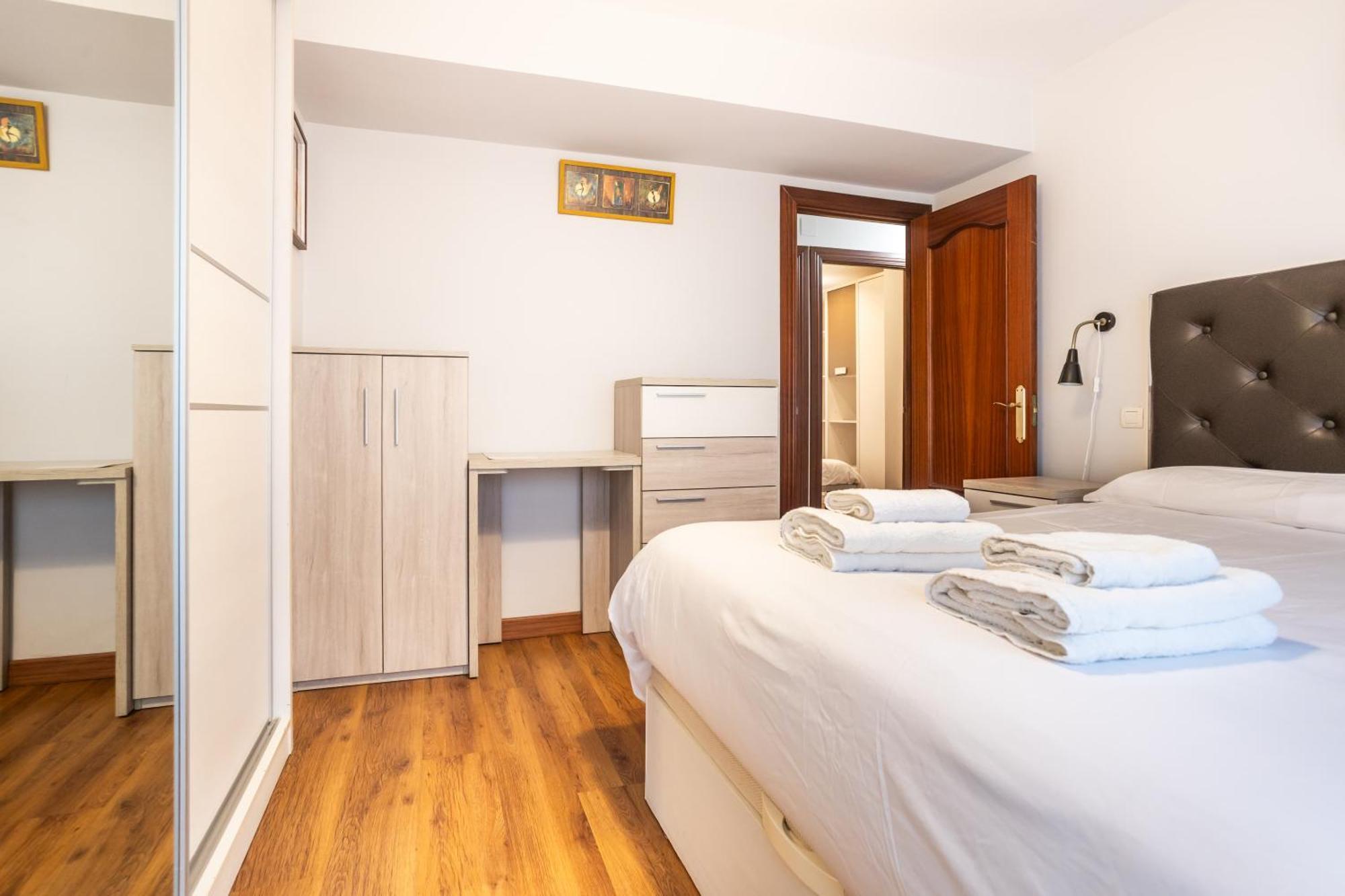 Apartament Argueelles - 3 Hab Y 1 Bano - 5 Pax - Vut-5675-as *