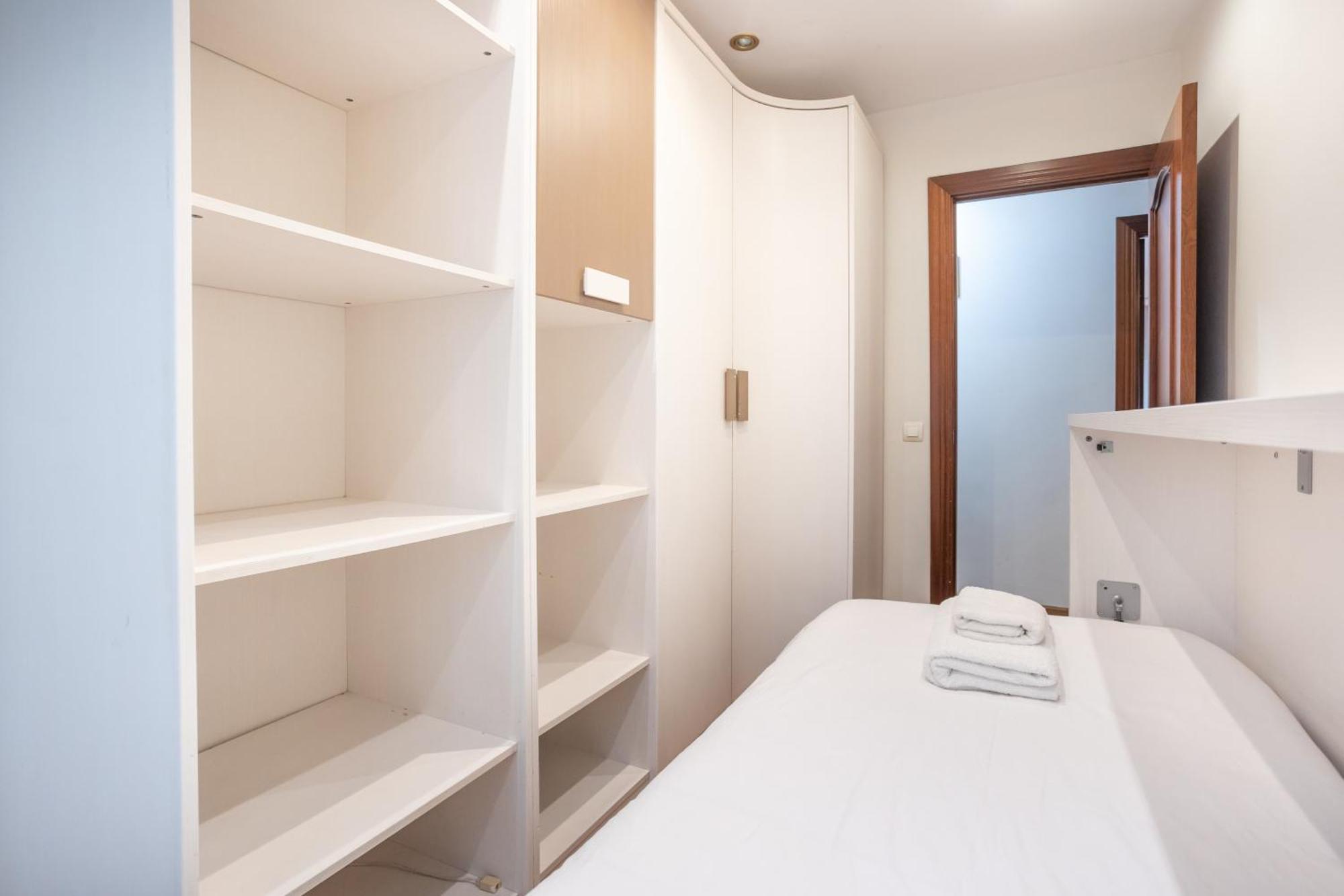 Apartamento Argueelles - 3 Hab Y 1 Bano - 5 Pax - Vut-5675-as Gijón